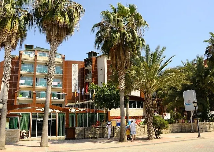 Club Tess Hotell Konaklı
