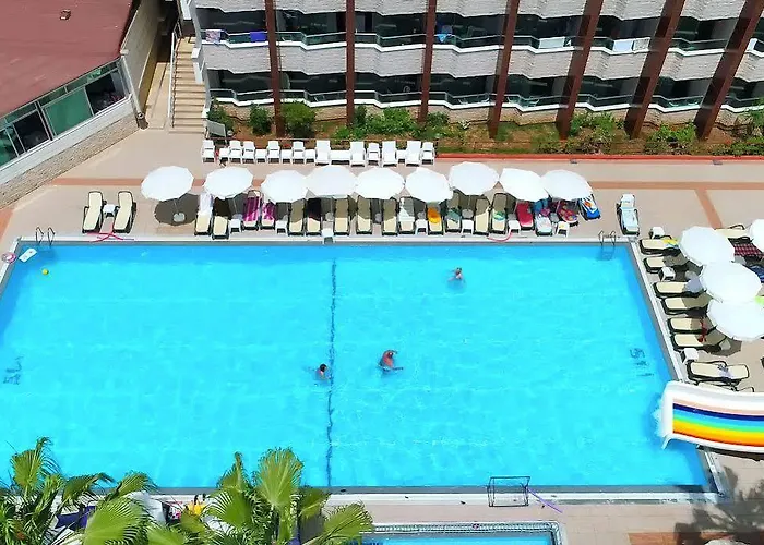 Club Tess Hotell Konaklı