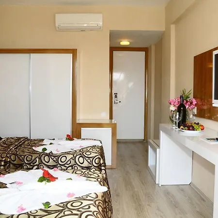 Hotel Club Tess 4*