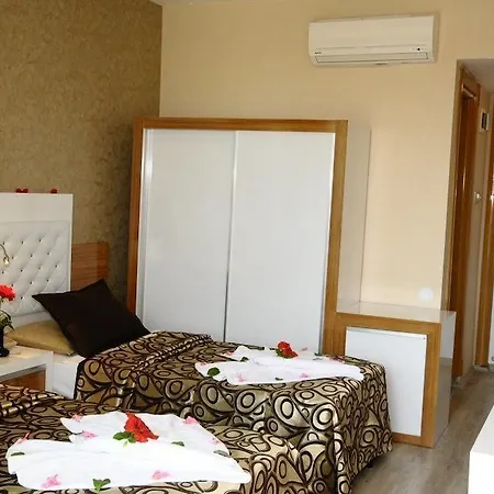 Club Tess Отель 4*