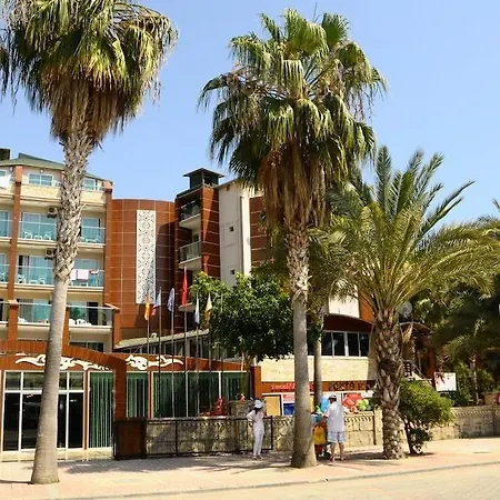 Club Tess Otel Konaklı