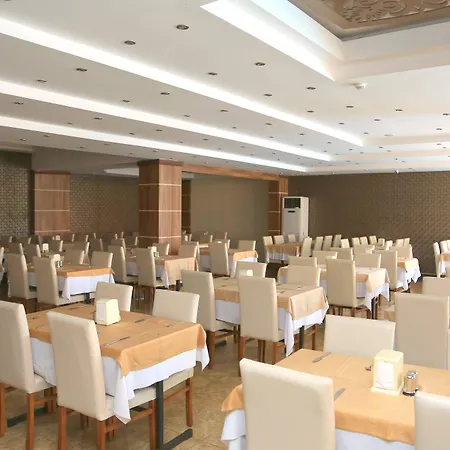 Club Tess Otel Konaklı