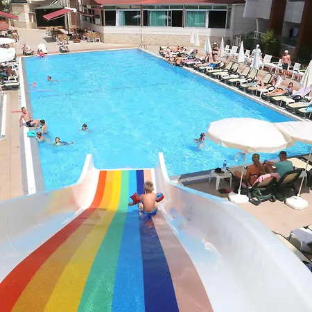 Club Tess Otel Konaklı