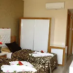 Club Tess מלון 4*